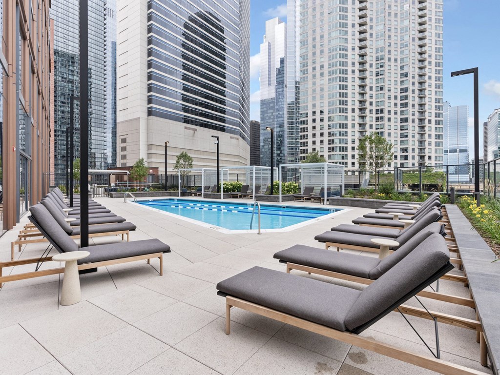Pool in city at Cassidy on Canal, Chicago, IL
