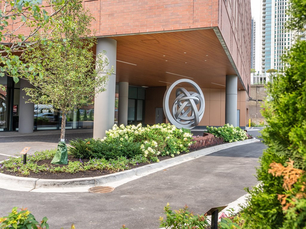 Courtyard at Cassidy on Canal, Illinois