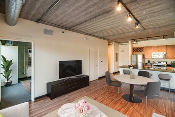 618 South Main Street Studio-2 Beds Apartment for Rent - Photo Gallery 5