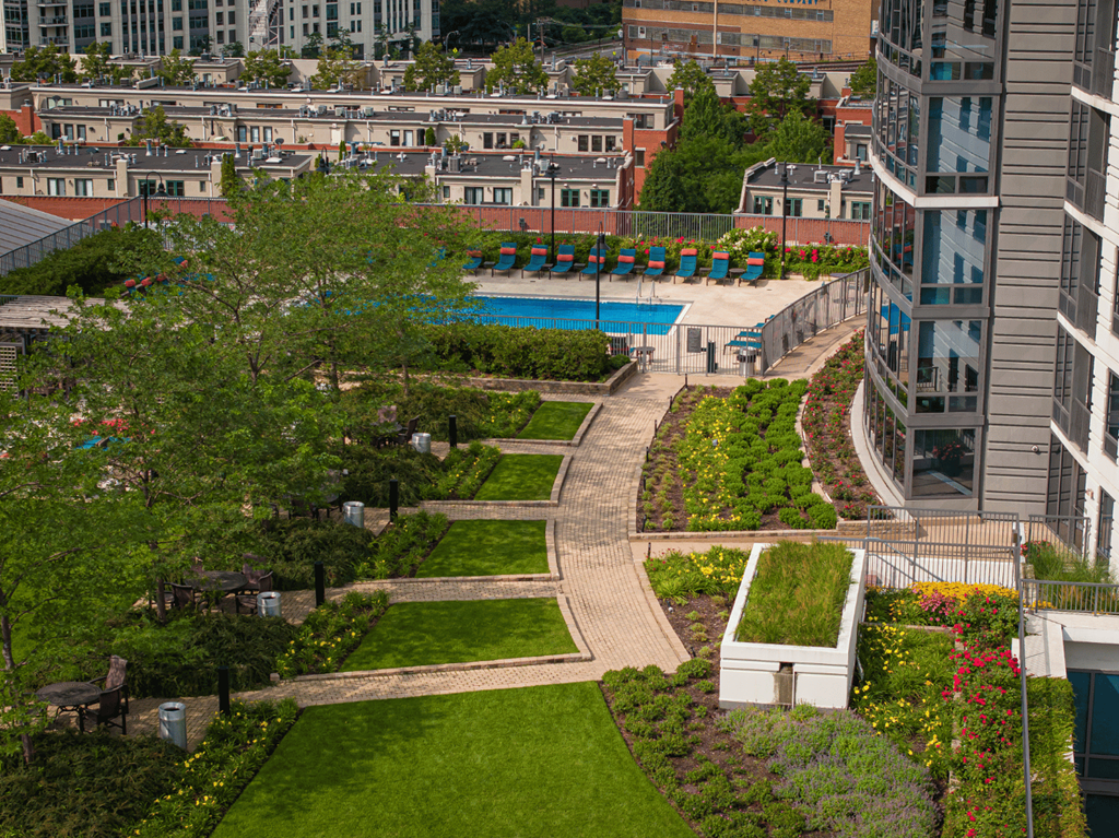 Elevated garden space at Kingsbury Plaza, Chicago