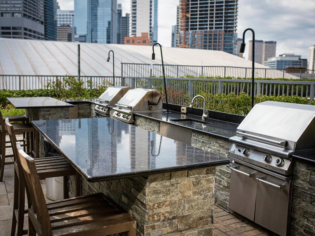 Outdoor kitchen at Kingsbury Plaza, Illinois