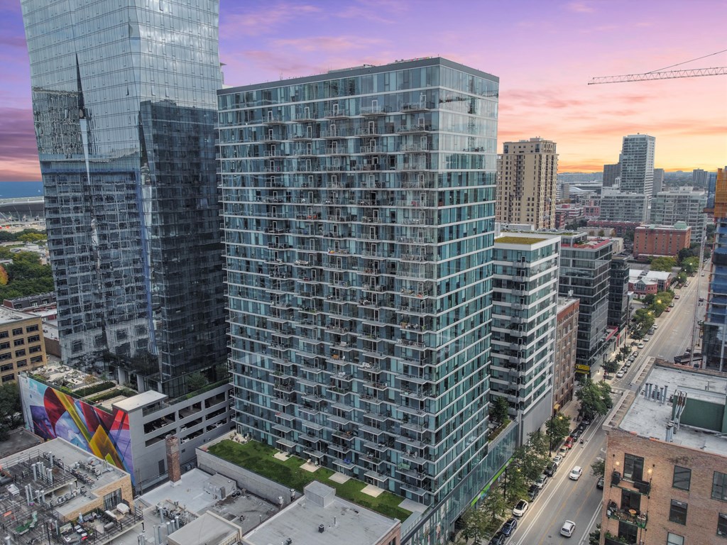 Elegant Exterior View at One 333, Chicago, 60605