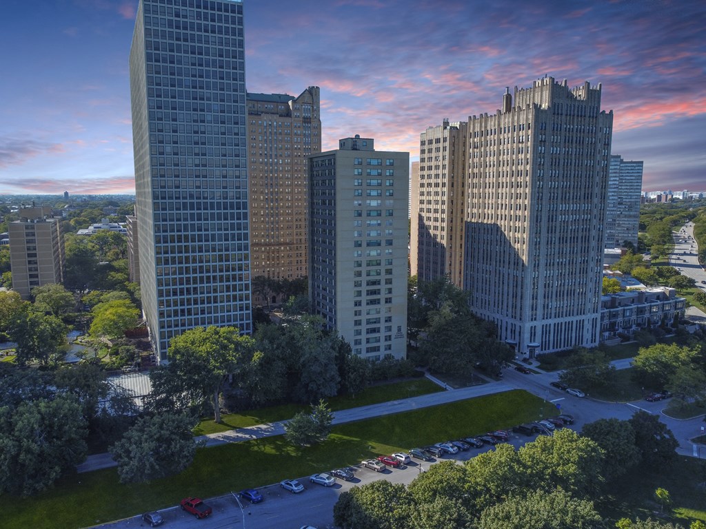 Gorgeous Chicago Cityscape 2 at Twin Towers, Illinois, 60615