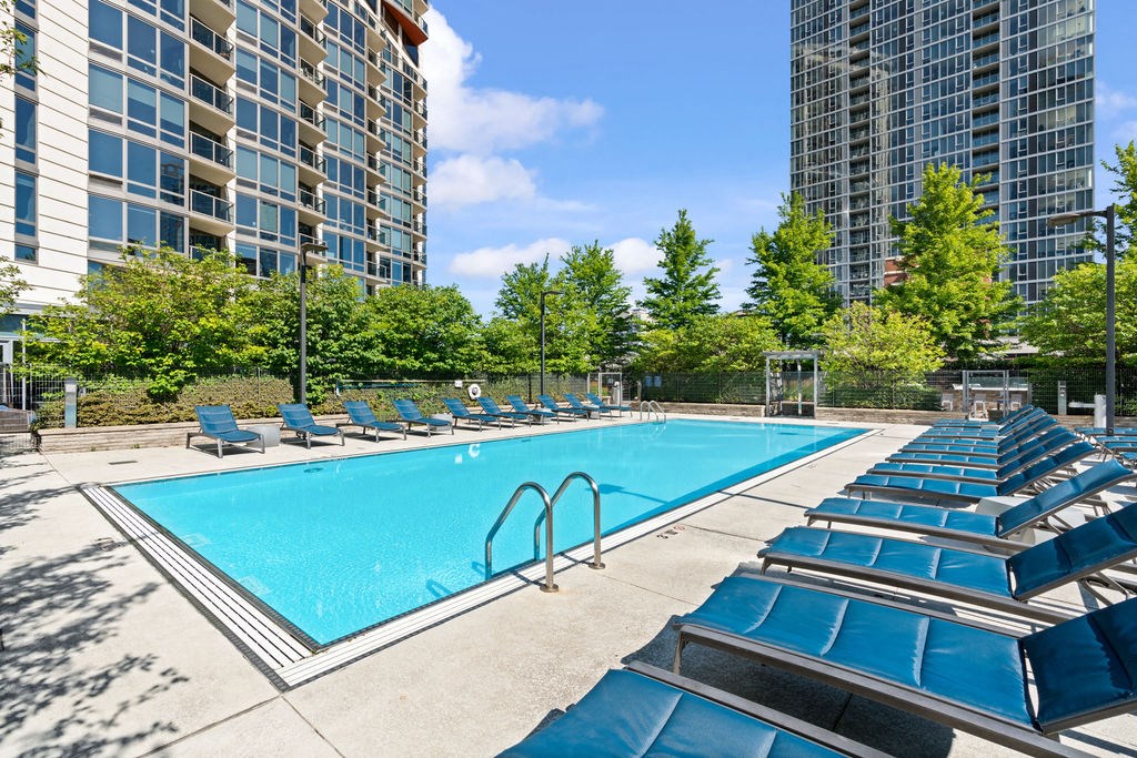 Relaxing Pool Area With Sundeck at Hubbard Place, Chicago