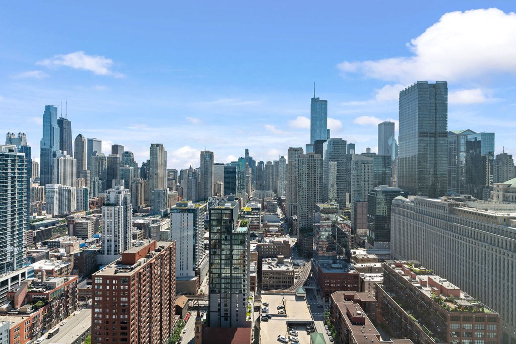 Aerial View Of Property Building at Hubbard Place, Chicago, 60654