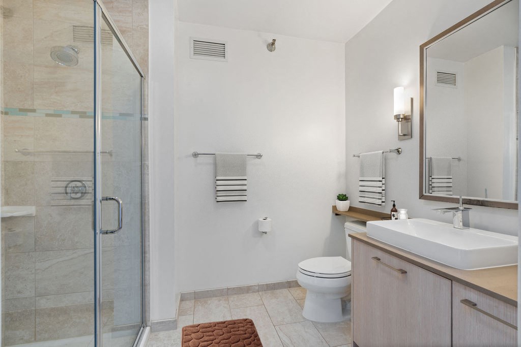 Bright Bathroom at Hubbard Place, Chicago