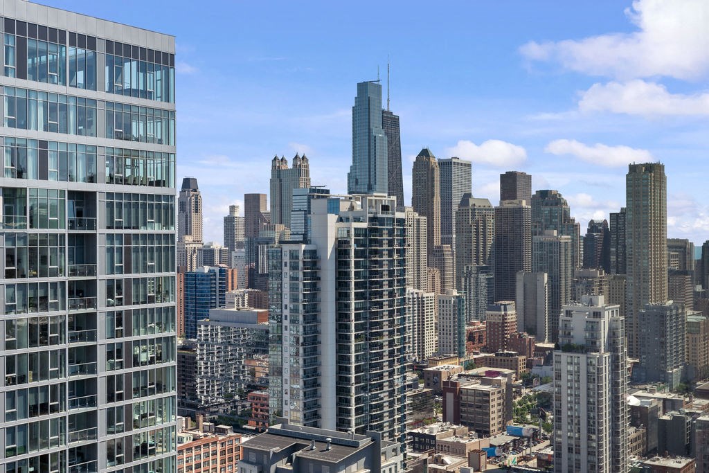 Exquisite Exterior Designs at Hubbard Place, Chicago, Illinois