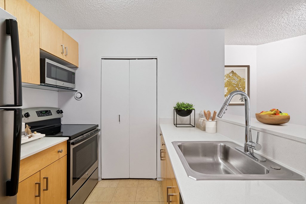 Fully Equipped Kitchen at Asbury Plaza, Illinois