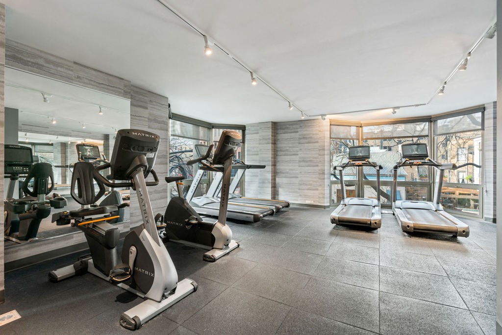 Fitness Center With Updated Equipment at Elm Street Plaza, Chicago, 60610