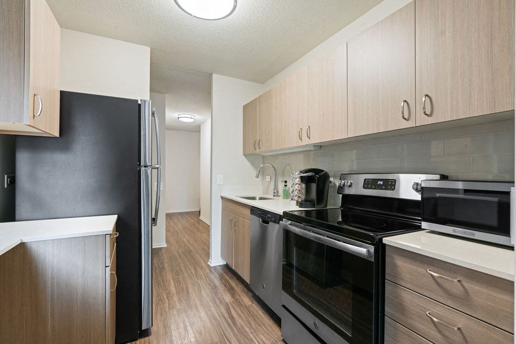 Kitchen Appliances at Elm Street Plaza, Illinois