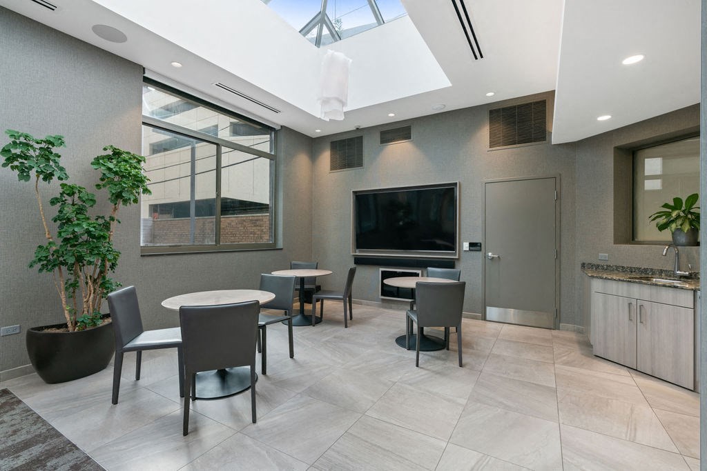 Media Lounge at Elm Street Plaza, Chicago, IL, 60610