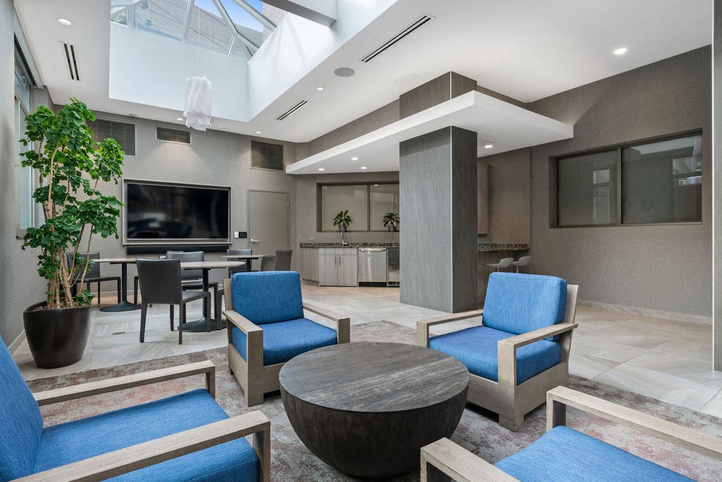 Outdoor Patio at Elm Street Plaza, Illinois