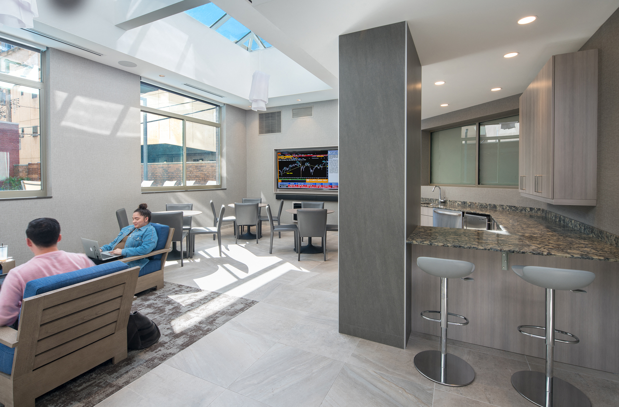 Social Lounge at Elm Street Plaza, Chicago, IL