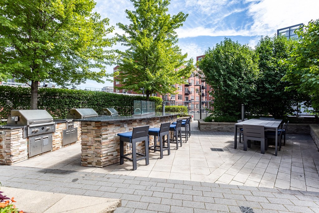 Outdoor Grill With Intimate Seating Area at Hubbard Place, Chicago, Illinois
