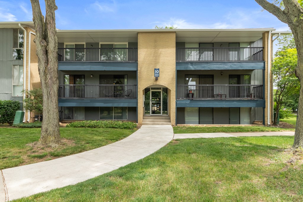 Outdoor Walking Path at The Waverly, Belleville, MI, 48111