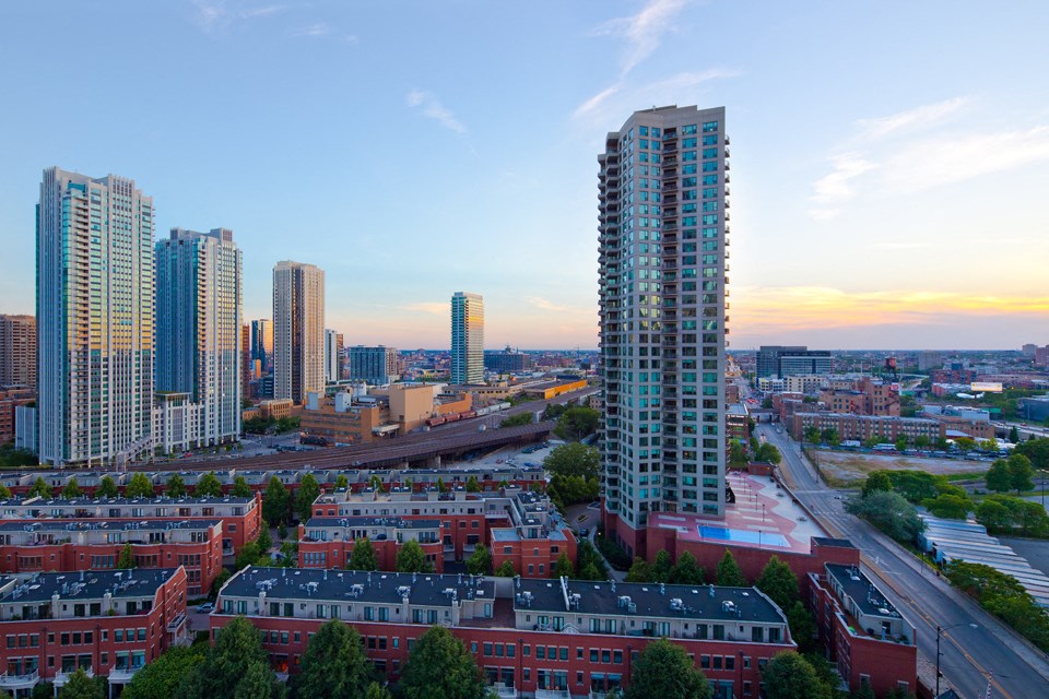 City view at dusk at Kingsbury Plaza, Chicago, 60654