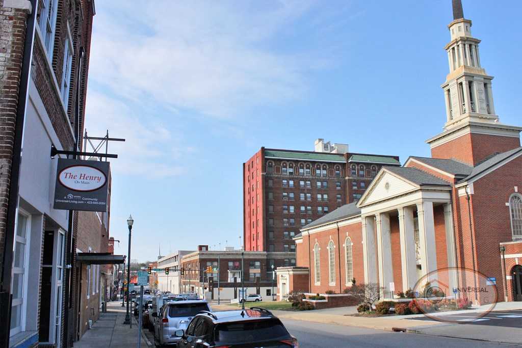The Henry on Main, apartment homes in Downtown Johnson City, Tennessee.