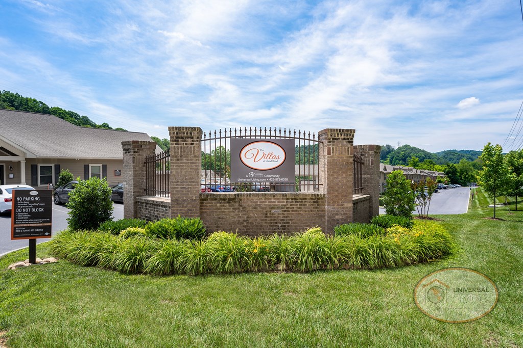 The property sign reads "The Villas at Island Road."