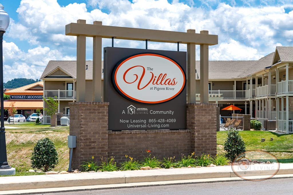 The Villas at Pigeon River property sign.