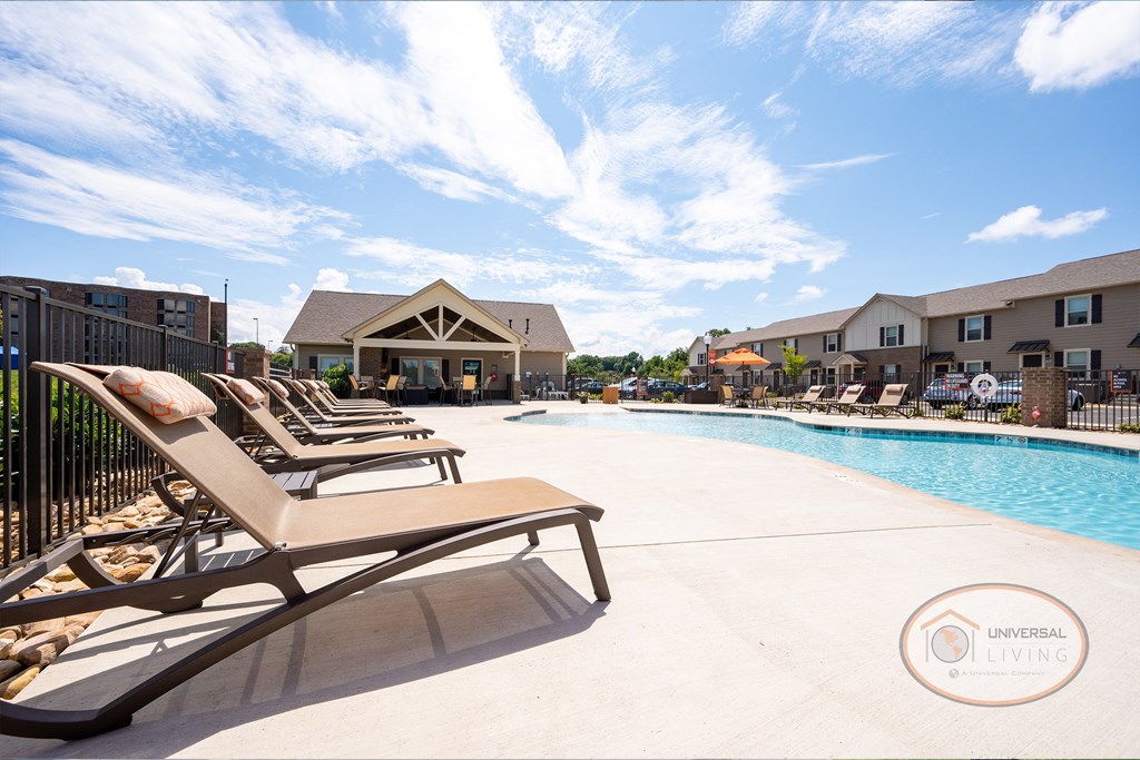 the pool at the preserve at ballantyne commons apartments