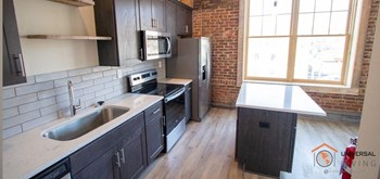 208 East Market Street 1-2 Beds Apartment for Rent - Photo Gallery 4