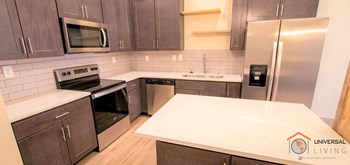 208 East Market Street 1-2 Beds Apartment for Rent - Photo Gallery 6