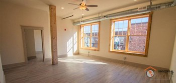 208 East Market Street 1-2 Beds Apartment for Rent - Photo Gallery 2
