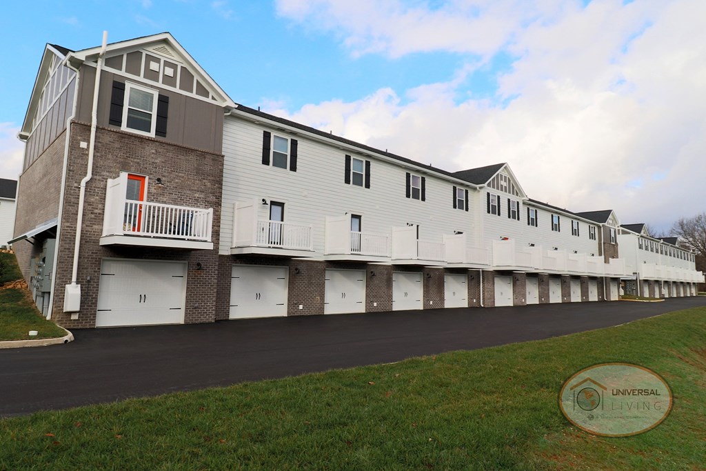a view of the exterior of an apartment building