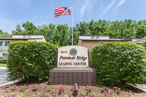 Sign at Potomac Ridge Apartments, Woodbridge