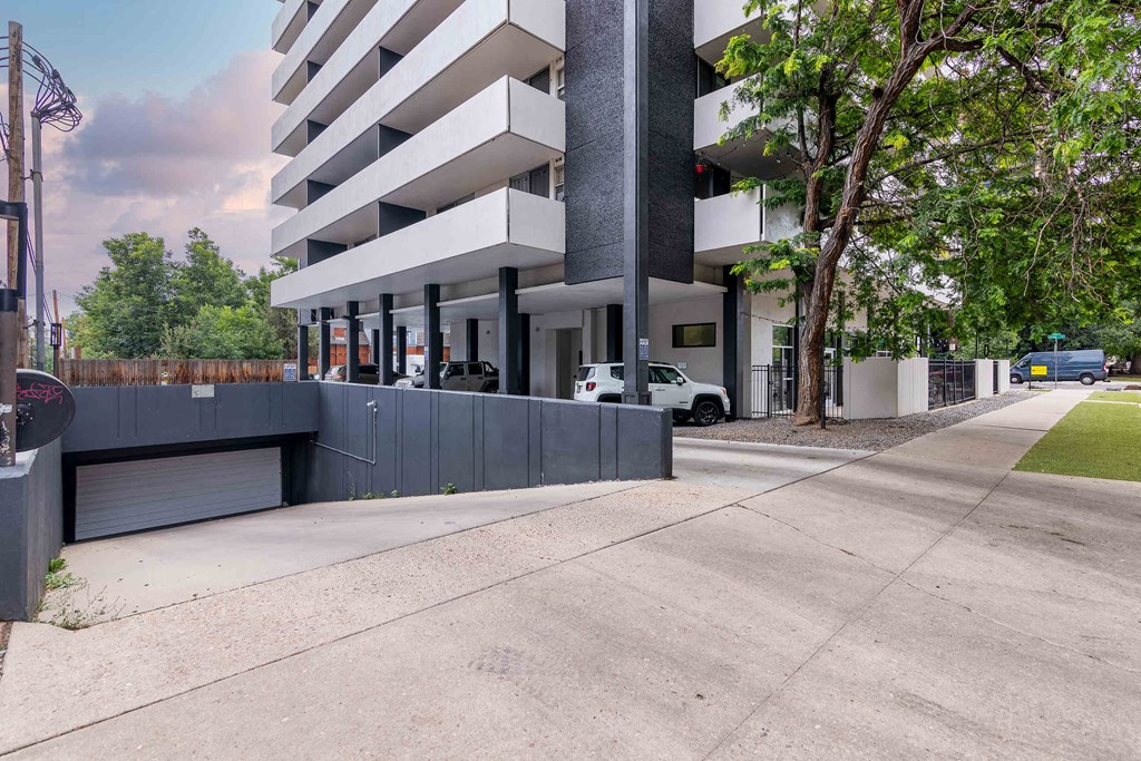 an empty sidewalk in front of an apartment building