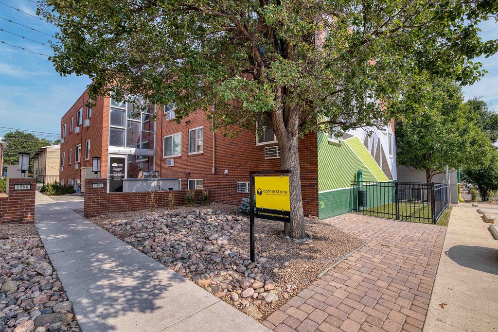 a yellow sign is in front of a brick building