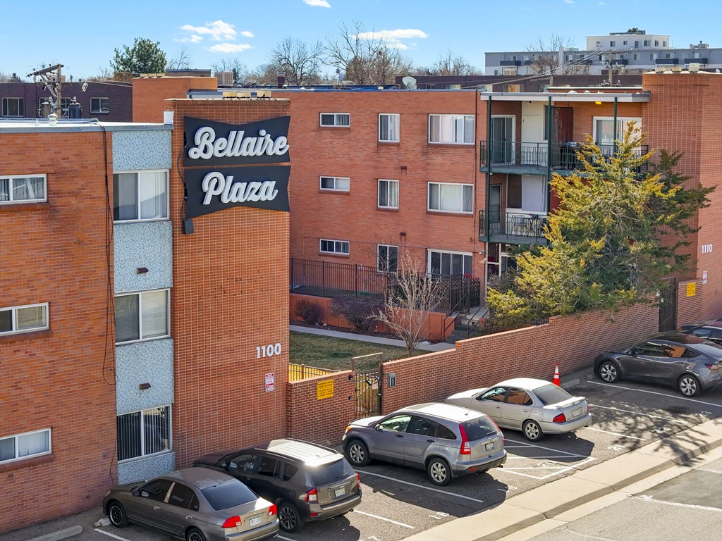 the building where the hotel is located