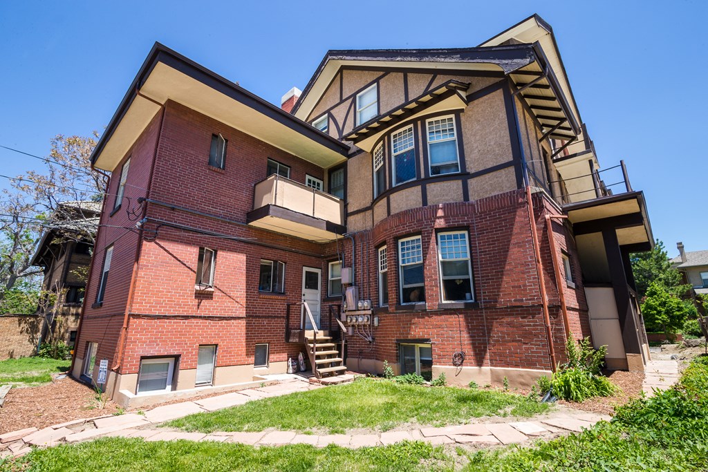 Cross Park Apartments in Denver, CO