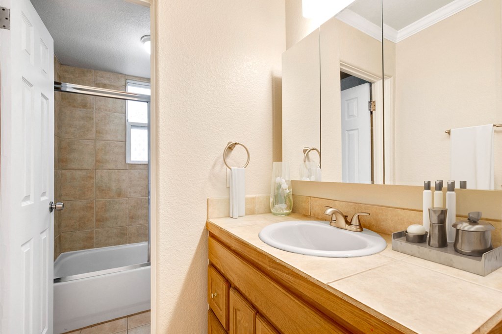 University 16 Apartments in Denver, Colorado