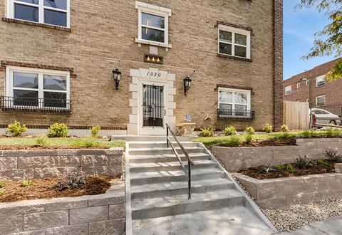 A building with the number 1020 on it.