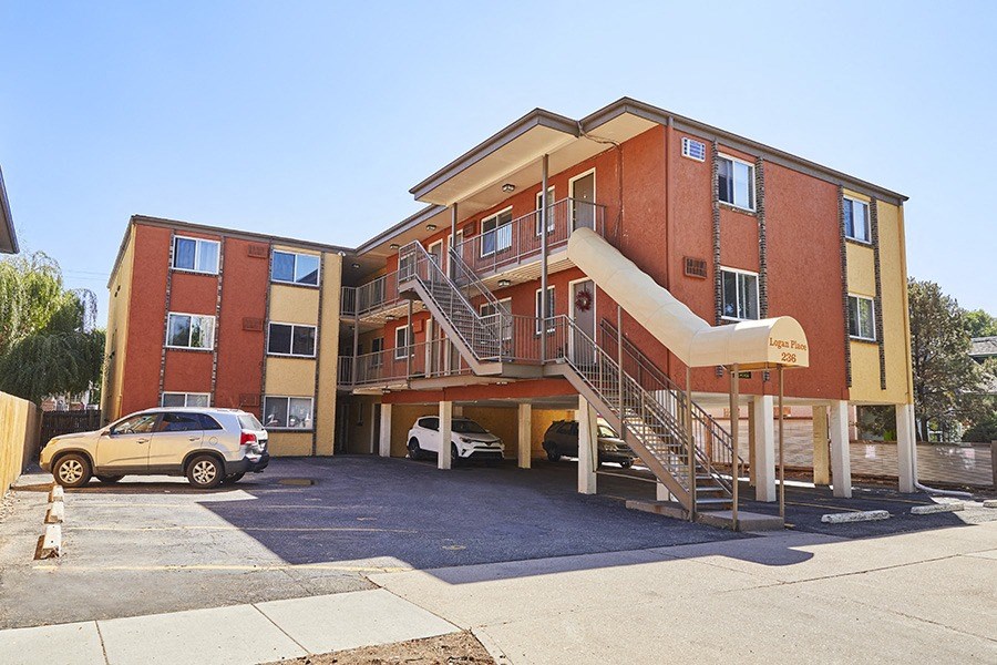 Logan Place Apartments in Denver, CO