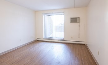 Bedroom with Private balcony - Photo Gallery 6