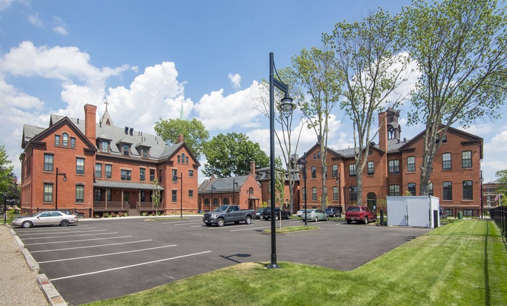 the building in which the hotel is located