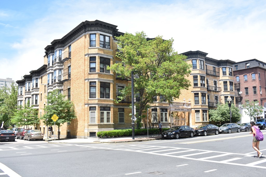 Newcastle-Saranac Apartments