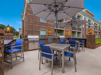 Outdoor Kitchen with Gas Grills Outdoor Kitchen with Gas Grills - Photo Gallery 5