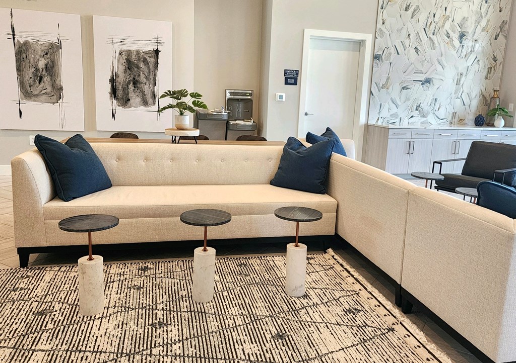 Living room with a couch and tables at Ardmore at Topside in Louisville, TN 37777