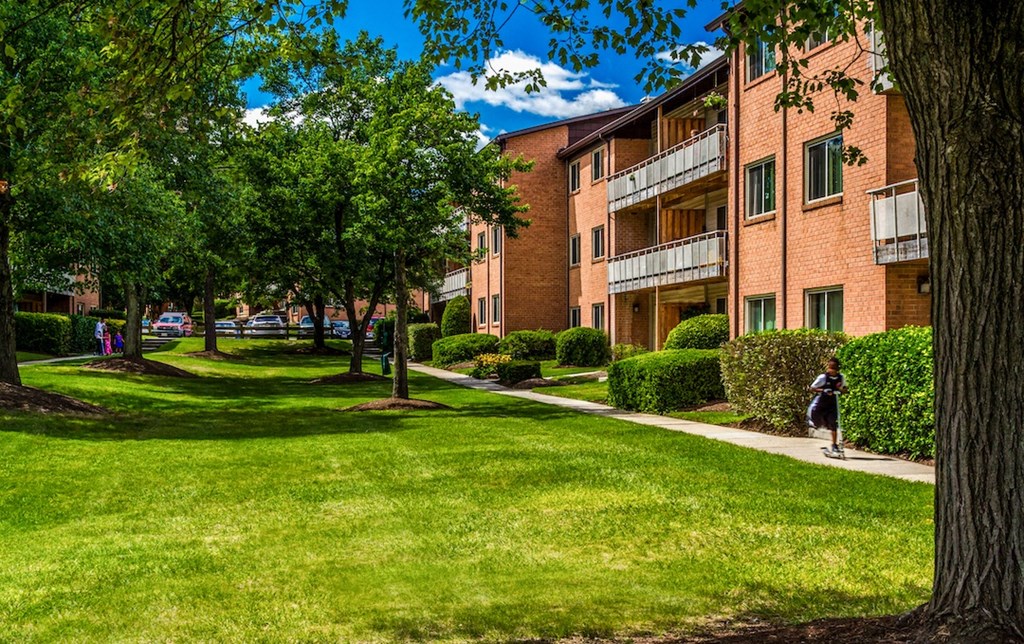 laurel park exterior