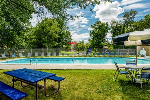 laurel park pool