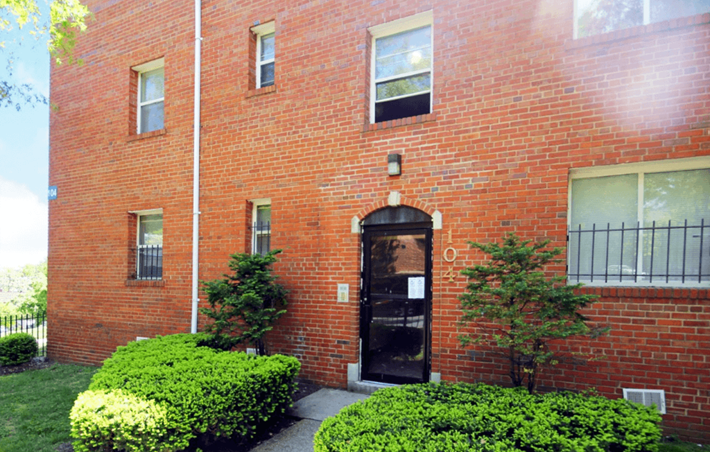 Greenery Greenery at Eagles Crossing Apartment , Washington DC