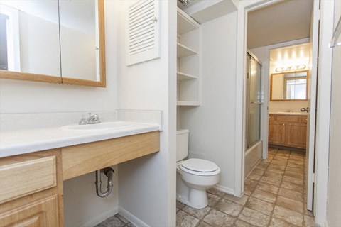 13407 Montclair Drive Studio-2 Beds Apartment for Rent - Photo Gallery 16