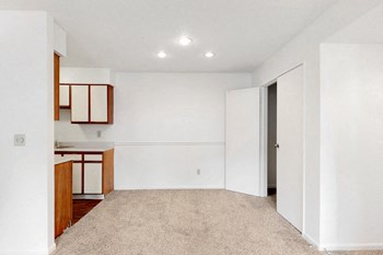 4027 North Bennington Ave. 1-2 Beds Apartment for Rent - Photo Gallery 78
