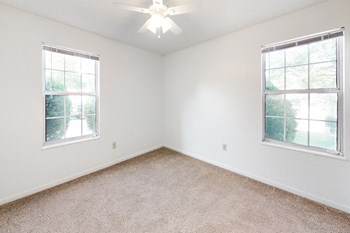 4027 North Bennington Ave. 1-2 Beds Apartment for Rent - Photo Gallery 183