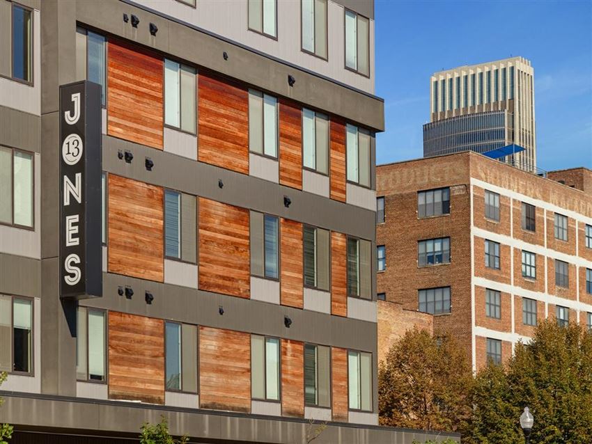 the building in which the hotel is located