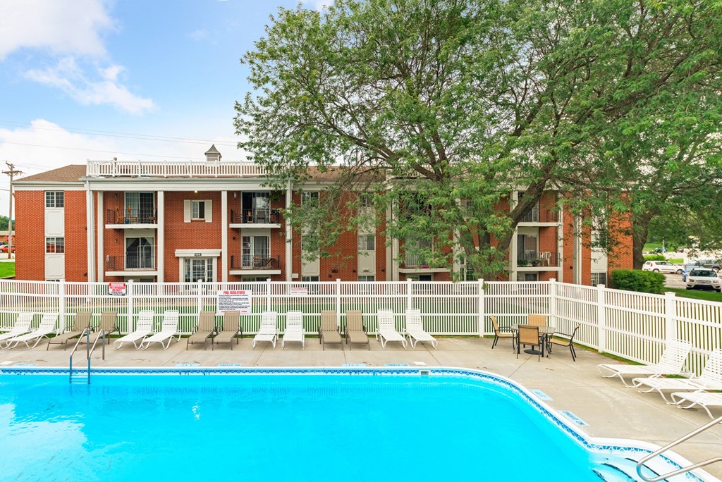 our apartments offer a swimming pool and a patio with chairs