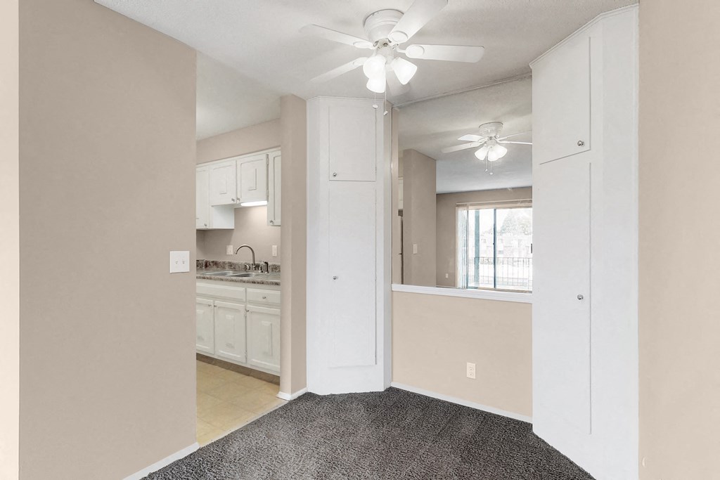 an open kitchen and living room with a ceiling fan